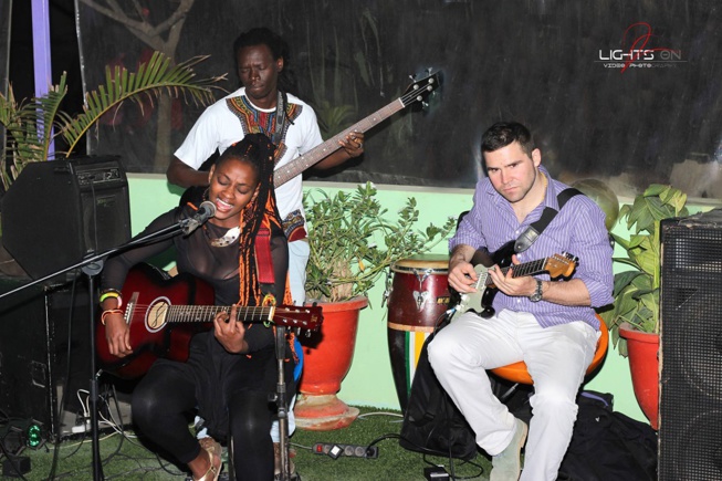 La chanteuse Savana Soul en live avec sa bande "Dental Diam" La chanteuse Savana Soul en live avec sa bande "Dental Diam"