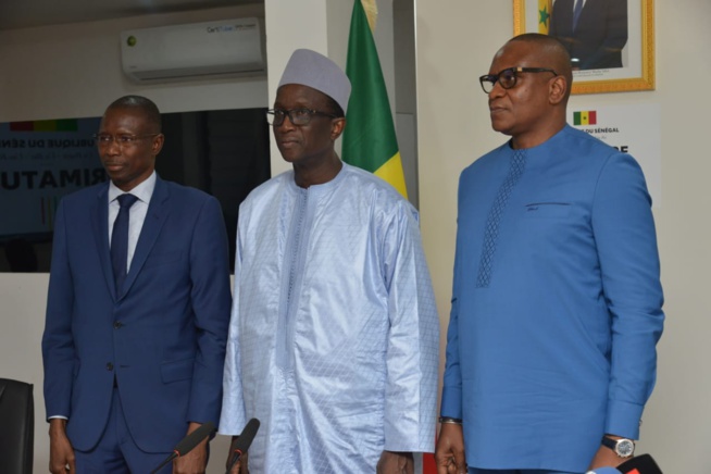 Passation de service : Amadou Bâ passe le témoin aux ministres Lat Diop et Daouda Dia Passation de service : Amadou Bâ passe le témoin aux ministres Lat Diop et Daouda Dia