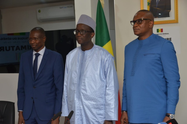 Passation de service : Amadou Bâ passe le témoin aux ministres Lat Diop et Daouda Dia Passation de service : Amadou Bâ passe le témoin aux ministres Lat Diop et Daouda Dia