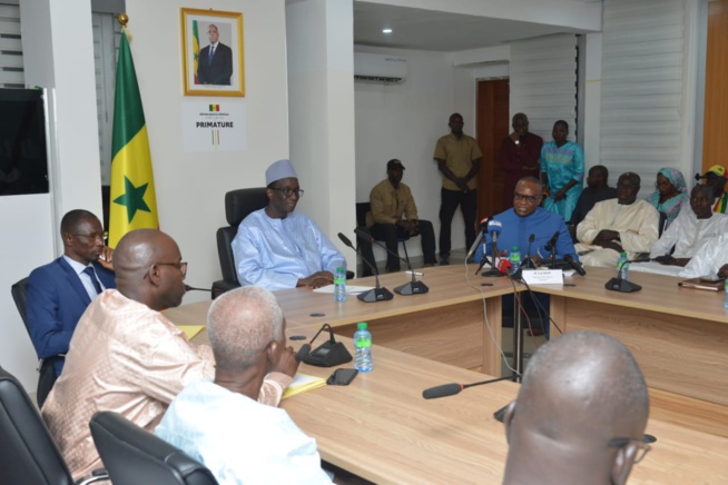 Passation de service : Amadou Bâ passe le témoin aux ministres Lat Diop et Daouda Dia Passation de service : Amadou Bâ passe le témoin aux ministres Lat Diop et Daouda Dia