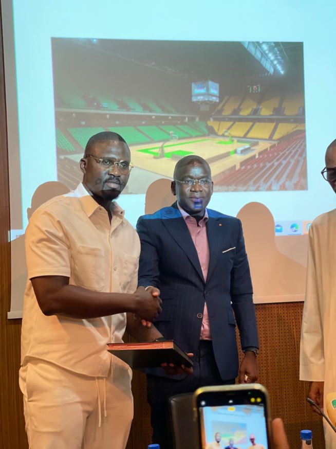 2e éditions Cérémonie de signature des 50 ans du Hip Hop dans le du TAARU RAP GALSEN avec SEN ART VISION. 2e éditions Cérémonie de signature des 50 ans du Hip Hop dans le du TAARU RAP GALSEN avec SEN ART VISION.