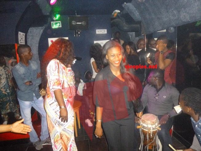 100% Sénégal à Paris, le Star Night draine du monde malgré l'opposition de Rakhou Prod de la prestation de Hameth Thiou 100% Sénégal à Paris, le Star Night draine du monde malgré l'opposition de Rakhou Prod de la prestation de Hameth Thiou