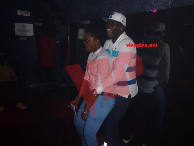 100% Sénégal à Paris, le Star Night draine du monde malgré l'opposition de Rakhou Prod de la prestation de Hameth Thiou 100% Sénégal à Paris, le Star Night draine du monde malgré l'opposition de Rakhou Prod de la prestation de Hameth Thiou