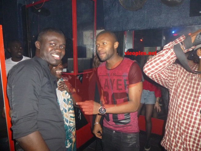 100% Sénégal à Paris, le Star Night draine du monde malgré l'opposition de Rakhou Prod de la prestation de Hameth Thiou 100% Sénégal à Paris, le Star Night draine du monde malgré l'opposition de Rakhou Prod de la prestation de Hameth Thiou