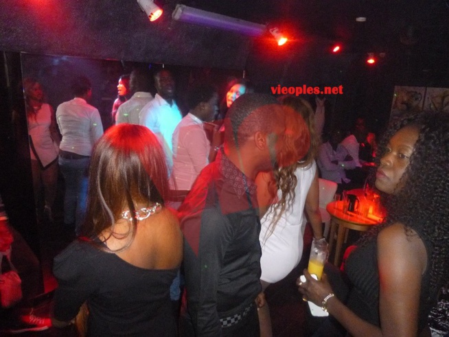 100% Sénégal à Paris, le Star Night draine du monde malgré l'opposition de Rakhou Prod de la prestation de Hameth Thiou 100% Sénégal à Paris, le Star Night draine du monde malgré l'opposition de Rakhou Prod de la prestation de Hameth Thiou