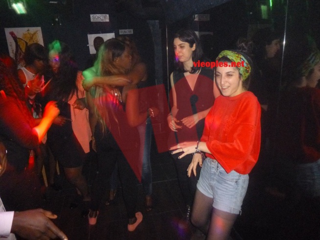 100% Sénégal à Paris, le Star Night draine du monde malgré l'opposition de Rakhou Prod de la prestation de Hameth Thiou 100% Sénégal à Paris, le Star Night draine du monde malgré l'opposition de Rakhou Prod de la prestation de Hameth Thiou