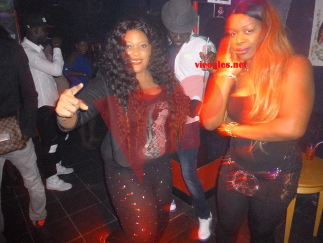 100% Sénégal à Paris, le Star Night draine du monde malgré l'opposition de Rakhou Prod de la prestation de Hameth Thiou 100% Sénégal à Paris, le Star Night draine du monde malgré l'opposition de Rakhou Prod de la prestation de Hameth Thiou