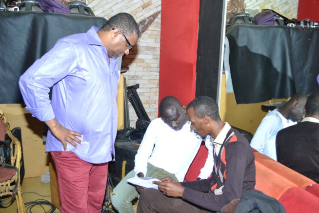 Les images de la répétition de Pape Diouf qui promet de jouer 30 titres au Dock de Pullman ce 04 avril pour fêter l'indépendance du Sénégal à Paris. Regardez Les images de la répétition de Pape Diouf qui promet de jouer 30 titres au Dock de Pullman ce 04 avril pour fêter l'indépendance du Sénégal à Paris. Regardez