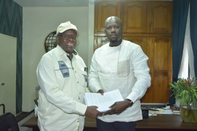 Remise de 2.244 parrains, Massaly 1er responsable BBY à se livrer à l'exercice à Thiès Remise de 2.244 parrains, Massaly 1er responsable BBY à se livrer à l'exercice à Thiès