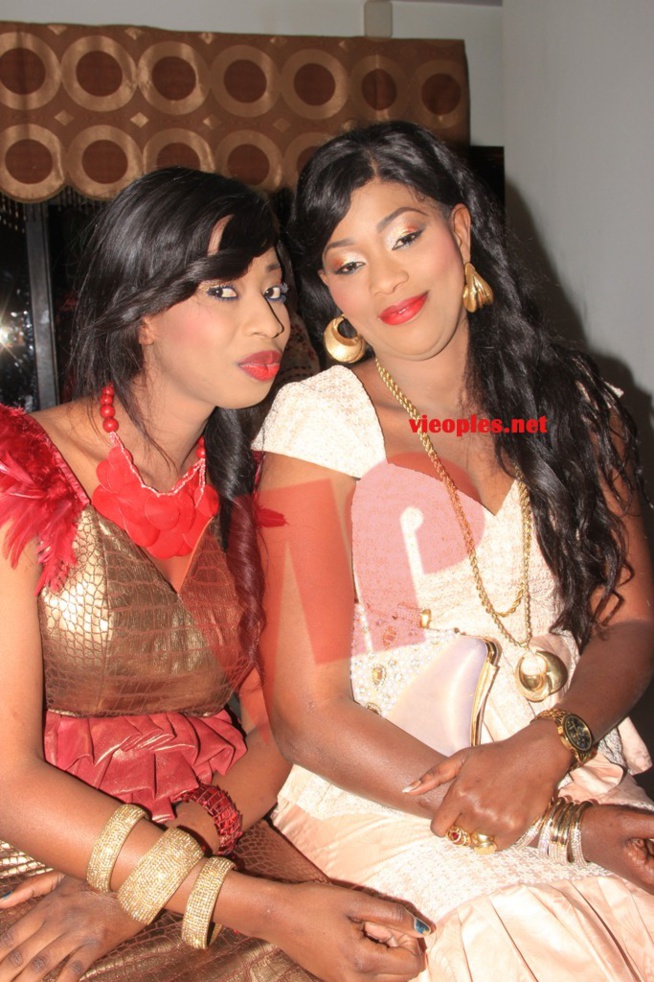 Quand Fafa Dieng et Cheikh Yerim baptisent leur fils c'est le rendez-vous des autorités, vip et stars qui défilent. Regardez Quand Fafa Dieng et Cheikh Yerim baptisent leur fils c'est le rendez-vous des autorités, vip et stars qui défilent. Regardez