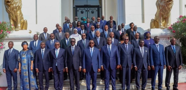 Gouvernement : Macky Sall Confine Les Ministres Gouvernement : Macky Sall Confine Les Ministres
