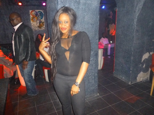 Anniversaire: La jet-setteuse de Paris Michelle Diallo souffle une bougie de plus aujourd'hui. Anniversaire: La jet-setteuse de Paris Michelle Diallo souffle une bougie de plus aujourd'hui.