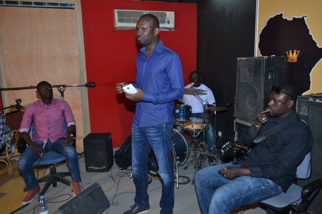 Jamais 2 sans 3: Après le grand théâtre en 2012, Zénith en 2013, Pape Diouf dans le dernier virage des répétitions du 04 Avril au Dock de Pullman. Regardez Jamais 2 sans 3: Après le grand théâtre en 2012, Zénith en 2013, Pape Diouf dans le dernier virage des répétitions du 04 Avril au Dock de Pullman. Regardez