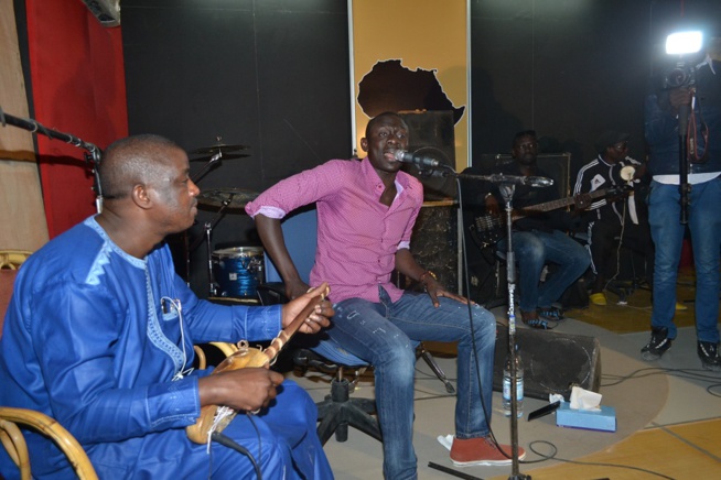 Jamais 2 sans 3: Après le grand théâtre en 2012, Zénith en 2013, Pape Diouf dans le dernier virage des répétitions du 04 Avril au Dock de Pullman. Regardez Jamais 2 sans 3: Après le grand théâtre en 2012, Zénith en 2013, Pape Diouf dans le dernier virage des répétitions du 04 Avril au Dock de Pullman. Regardez