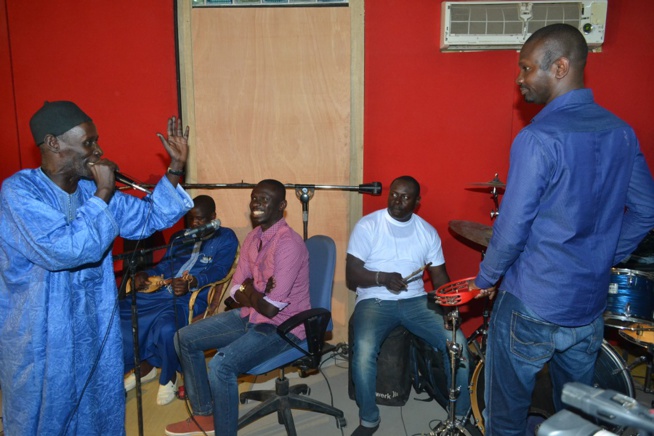Jamais 2 sans 3: Après le grand théâtre en 2012, Zénith en 2013, Pape Diouf dans le dernier virage des répétitions du 04 Avril au Dock de Pullman. Regardez Jamais 2 sans 3: Après le grand théâtre en 2012, Zénith en 2013, Pape Diouf dans le dernier virage des répétitions du 04 Avril au Dock de Pullman. Regardez