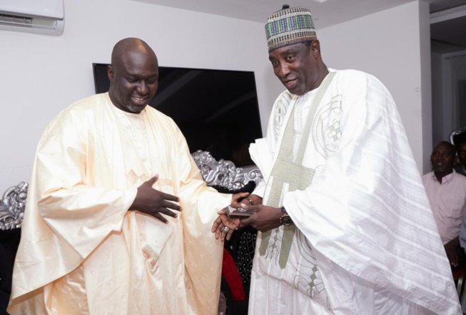 Parrainage du candidat de BBY, Amadou Bâ : Abdou Karim Fofana reçoit en audience les commerçants des marchés Petersen et Colobane Parrainage du candidat de BBY, Amadou Bâ : Abdou Karim Fofana reçoit en audience les commerçants des marchés Petersen et Colobane