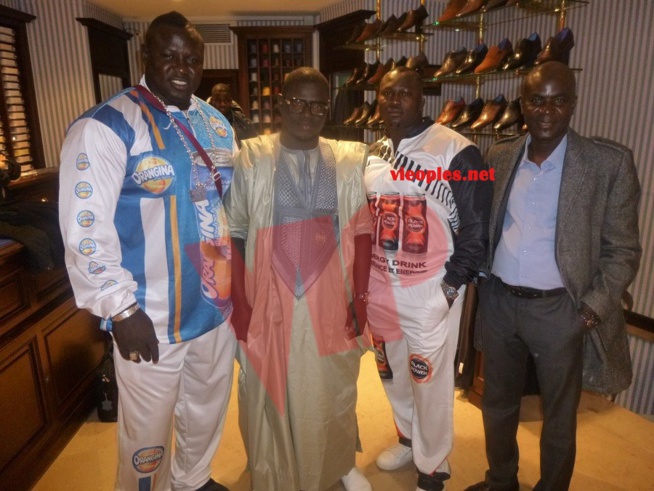 Les images de Modou Lo et Bombardier chez le parrain du combat Pape Ndiaye à Paris Les images de Modou Lo et Bombardier chez le parrain du combat Pape Ndiaye à Paris