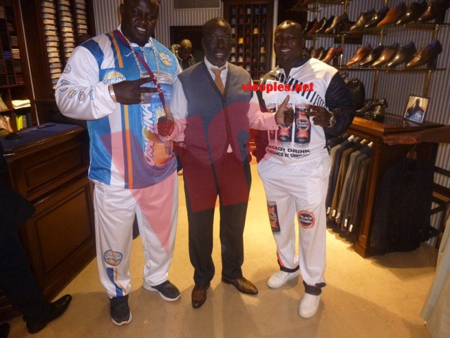 Les images de Modou Lo et Bombardier chez le parrain du combat Pape Ndiaye à Paris Les images de Modou Lo et Bombardier chez le parrain du combat Pape Ndiaye à Paris