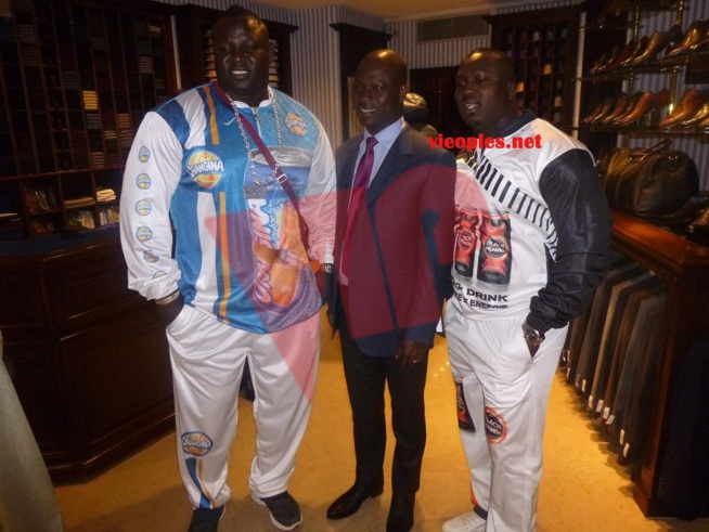 Les images de Modou Lo et Bombardier chez le parrain du combat Pape Ndiaye à Paris Les images de Modou Lo et Bombardier chez le parrain du combat Pape Ndiaye à Paris