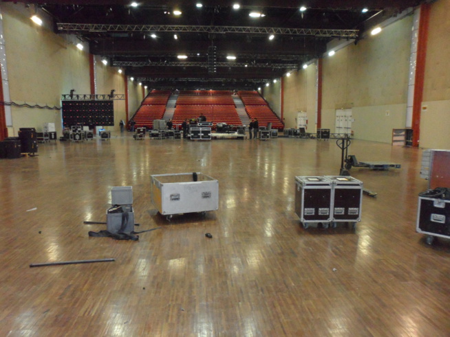 Photos +vidéo: Les dispositions de la salle du Dock de Pullman pour accueillir Pape Diouf ce 04 Avril à guichet fermé. Regardez Photos +vidéo: Les dispositions de la salle du Dock de Pullman pour accueillir Pape Diouf ce 04 Avril à guichet fermé. Regardez