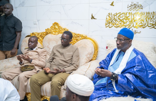 Le Premier Ministre Amadou BA a rendu visite à la famille Ndieguéne ce samedi à Thiés Le Premier Ministre Amadou BA a rendu visite à la famille Ndieguéne ce samedi à Thiés