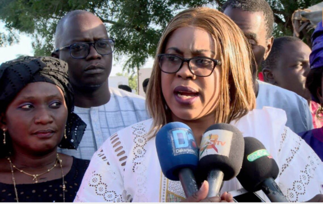 Réunion Apr Parcelles Assainies: Amadou Ba appelle au téléphone Maimouna Cissokho Khouma et galvanise les troupes Réunion Apr Parcelles Assainies: Amadou Ba appelle au téléphone Maimouna Cissokho Khouma et galvanise les troupes