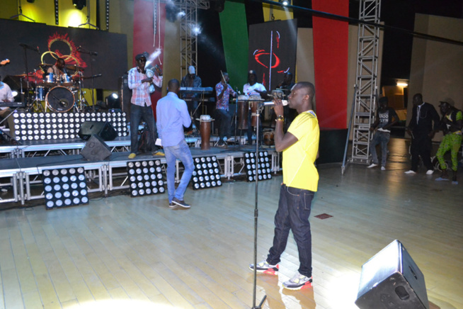 Quelques heures avant le "grand bégué" au grand théâtre qui se jouera à guichet fermé avec Pape Diouf dans les derniers reglages Quelques heures avant le "grand bégué" au grand théâtre qui se jouera à guichet fermé avec Pape Diouf dans les derniers reglages