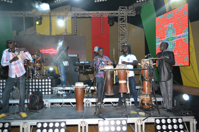 Quelques heures avant le "grand bégué" au grand théâtre qui se jouera à guichet fermé avec Pape Diouf dans les derniers reglages Quelques heures avant le "grand bégué" au grand théâtre qui se jouera à guichet fermé avec Pape Diouf dans les derniers reglages