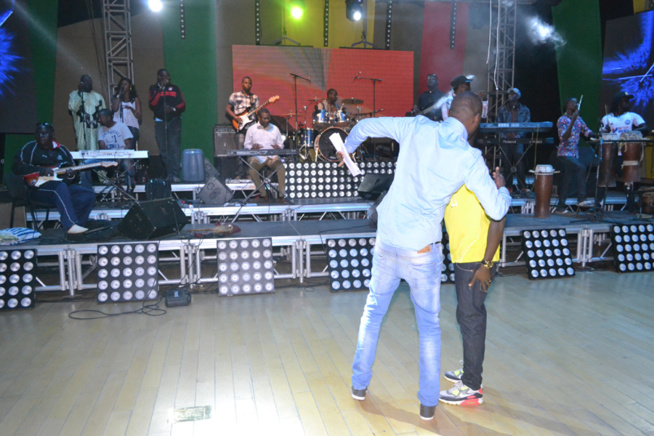 Quelques heures avant le "grand bégué" au grand théâtre qui se jouera à guichet fermé avec Pape Diouf dans les derniers reglages Quelques heures avant le "grand bégué" au grand théâtre qui se jouera à guichet fermé avec Pape Diouf dans les derniers reglages