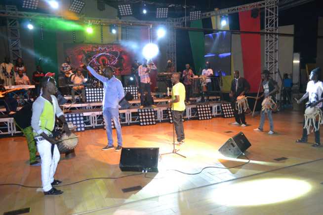 Quelques heures avant le "grand bégué" au grand théâtre qui se jouera à guichet fermé avec Pape Diouf dans les derniers reglages Quelques heures avant le "grand bégué" au grand théâtre qui se jouera à guichet fermé avec Pape Diouf dans les derniers reglages