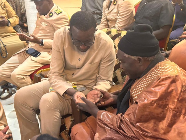 Le Premier Ministre Amadou BA s’est rendu à Médina FALL, Keur Cheikh, chez les Baye Fall communément appelé « Péthie mi», Le Premier Ministre Amadou BA s’est rendu à Médina FALL, Keur Cheikh, chez les Baye Fall communément appelé « Péthie mi»,