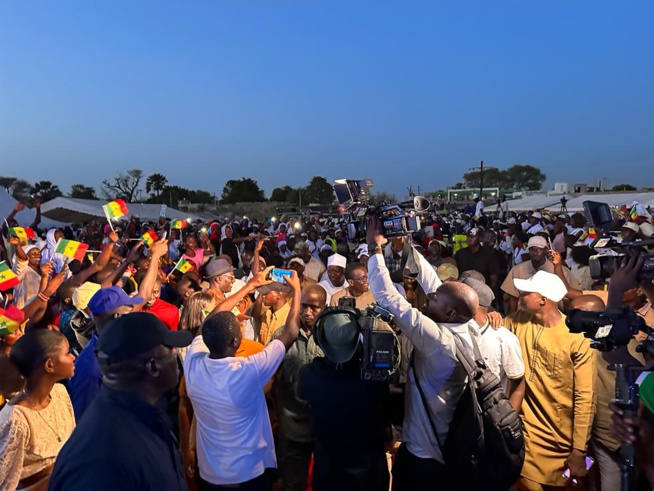 Tournée Économique: Tening Sène, mairesse de Ndiaganiao, déroule le tapis rouge à Amadou Ba Tournée Économique: Tening Sène, mairesse de Ndiaganiao, déroule le tapis rouge à Amadou Ba