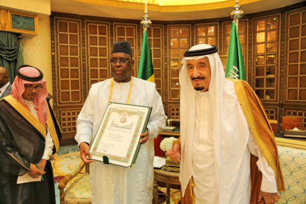 Macky Sall reçu et décoré par le Roi Salman d'Arabie Saoudite Macky Sall reçu et décoré par le Roi Salman d'Arabie Saoudite