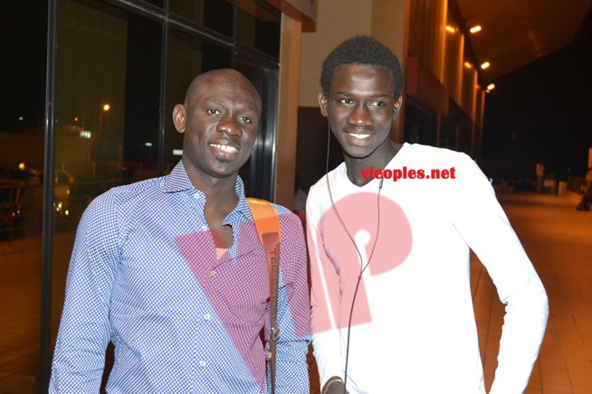 Les images du départ de Pape Diouf à l'aéroport LSS pour Paris. Regardez Les images du départ de Pape Diouf à l'aéroport LSS pour Paris. Regardez