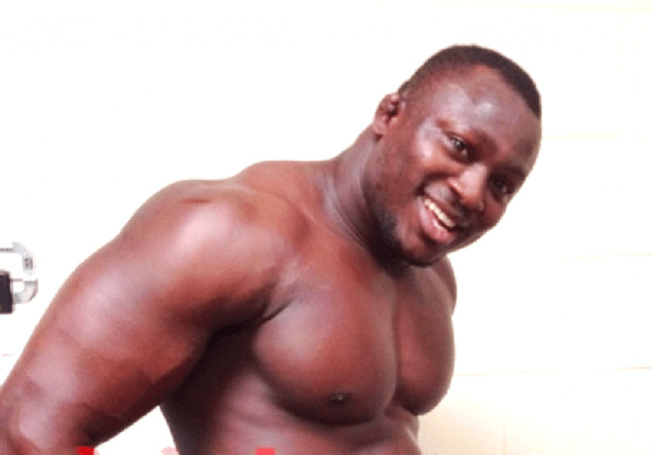 Lutte avec frappe : Modou Lo bat Ama Baldé par quatre appuis et conserve son trône Lutte avec frappe : Modou Lo bat Ama Baldé par quatre appuis et conserve son trône