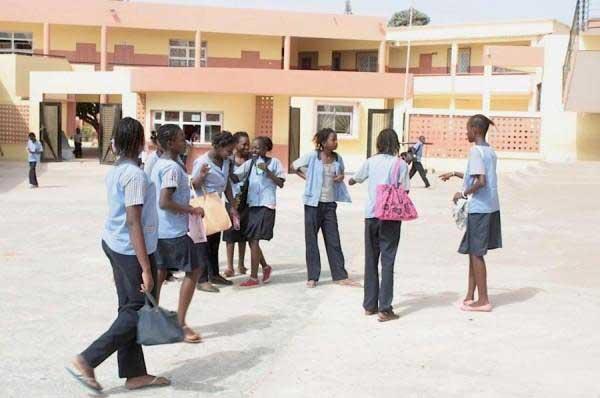 « Journée école morte » annoncée par les syndicats : Cheikh Oumar Anne répond avec fermeté « Journée école morte » annoncée par les syndicats : Cheikh Oumar Anne répond avec fermeté