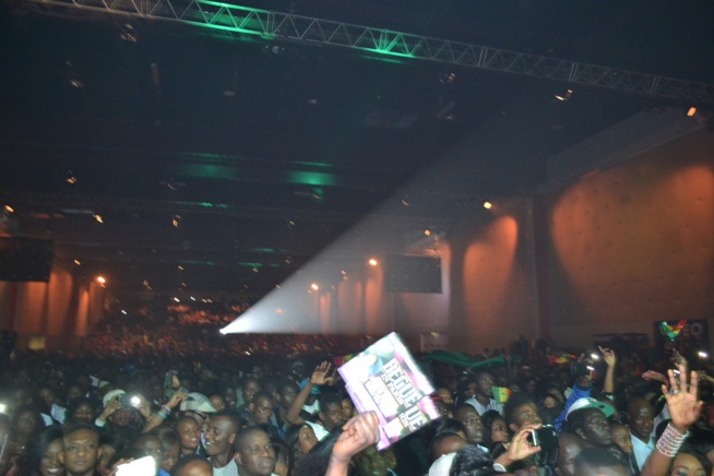 20 Photos: A guichet fermé: Pape Diouf réussit son pari devant 8000 téléspectateurs au Dock de Pullman. 20 Photos: A guichet fermé: Pape Diouf réussit son pari devant 8000 téléspectateurs au Dock de Pullman.