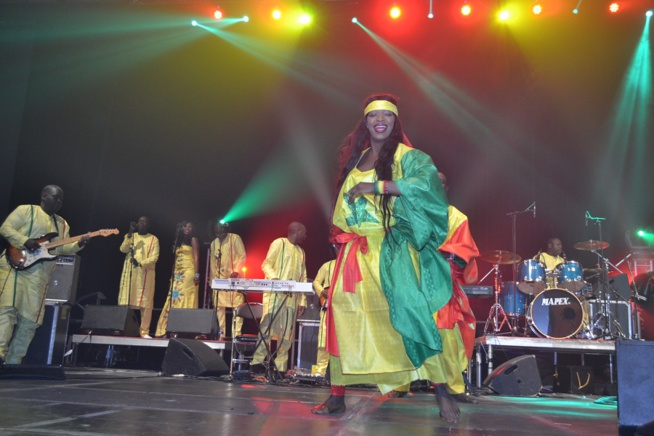 20 Photos: A guichet fermé: Pape Diouf réussit son pari devant 8000 téléspectateurs au Dock de Pullman. 20 Photos: A guichet fermé: Pape Diouf réussit son pari devant 8000 téléspectateurs au Dock de Pullman.