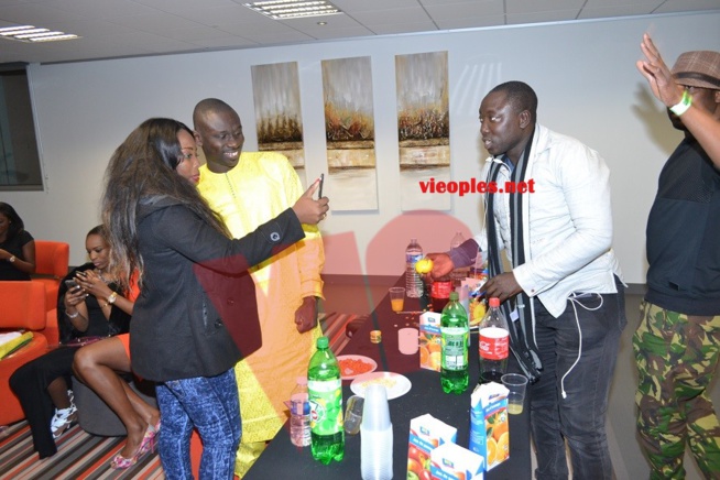 Regardez les coulisses du "grand bégué" au Dock de Pullman ce 04 avril 2015 à Paris. Regardez les coulisses du "grand bégué" au Dock de Pullman ce 04 avril 2015 à Paris.