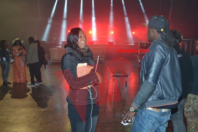 Regardez les coulisses du "grand bégué" au Dock de Pullman ce 04 avril 2015 à Paris. Regardez les coulisses du "grand bégué" au Dock de Pullman ce 04 avril 2015 à Paris.