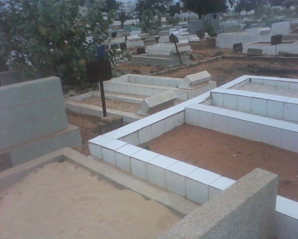 DEMENTI: La tombe de la mère de Eumeu Sène, n' a pas été profanée DEMENTI: La tombe de la mère de Eumeu Sène, n' a pas été profanée