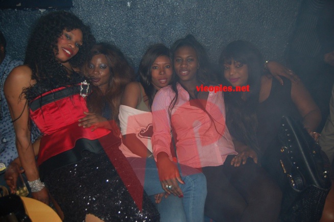 Les images du "Rakhass" au Star Nght avec Pape Diouf, Pape Birahim et Aida Samb. Regardez Les images du "Rakhass" au Star Nght avec Pape Diouf, Pape Birahim et Aida Samb. Regardez