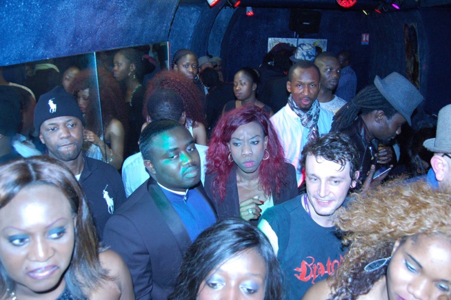 Les images du "Rakhass" au Star Nght avec Pape Diouf, Pape Birahim et Aida Samb. Regardez Les images du "Rakhass" au Star Nght avec Pape Diouf, Pape Birahim et Aida Samb. Regardez