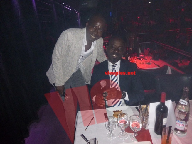 Les images de la veille de l'indépendance du Sénégal au Pau Brasil sur l'Arc de Triomphe à Paris: Une soirée de gala chic et glamour. Les images de la veille de l'indépendance du Sénégal au Pau Brasil sur l'Arc de Triomphe à Paris: Une soirée de gala chic et glamour.