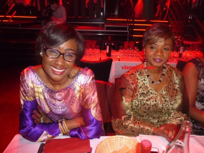 Les images de la veille de l'indépendance du Sénégal au Pau Brasil sur l'Arc de Triomphe à Paris: Une soirée de gala chic et glamour. Les images de la veille de l'indépendance du Sénégal au Pau Brasil sur l'Arc de Triomphe à Paris: Une soirée de gala chic et glamour.