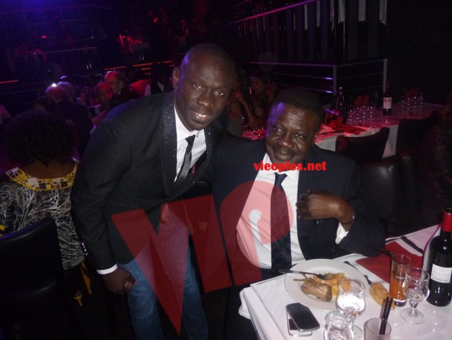 Les images de la veille de l'indépendance du Sénégal au Pau Brasil sur l'Arc de Triomphe à Paris: Une soirée de gala chic et glamour. Les images de la veille de l'indépendance du Sénégal au Pau Brasil sur l'Arc de Triomphe à Paris: Une soirée de gala chic et glamour.