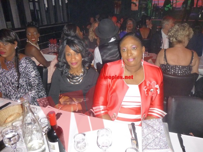 Les images de la veille de l'indépendance du Sénégal au Pau Brasil sur l'Arc de Triomphe à Paris: Une soirée de gala chic et glamour. Les images de la veille de l'indépendance du Sénégal au Pau Brasil sur l'Arc de Triomphe à Paris: Une soirée de gala chic et glamour.