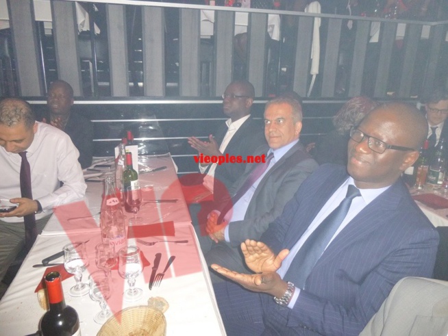 Les images de la veille de l'indépendance du Sénégal au Pau Brasil sur l'Arc de Triomphe à Paris: Une soirée de gala chic et glamour. Les images de la veille de l'indépendance du Sénégal au Pau Brasil sur l'Arc de Triomphe à Paris: Une soirée de gala chic et glamour.