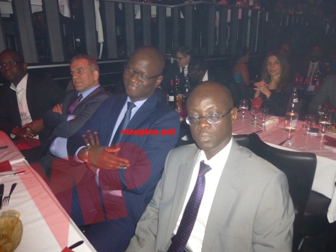 Les images de la veille de l'indépendance du Sénégal au Pau Brasil sur l'Arc de Triomphe à Paris: Une soirée de gala chic et glamour. Les images de la veille de l'indépendance du Sénégal au Pau Brasil sur l'Arc de Triomphe à Paris: Une soirée de gala chic et glamour.