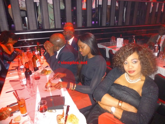 Les images de la veille de l'indépendance du Sénégal au Pau Brasil sur l'Arc de Triomphe à Paris: Une soirée de gala chic et glamour. Les images de la veille de l'indépendance du Sénégal au Pau Brasil sur l'Arc de Triomphe à Paris: Une soirée de gala chic et glamour.